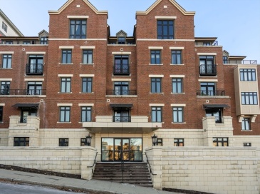 1501 Commonwealth, Boston, Massachusetts, 2 Bedrooms Bedrooms, 4 Rooms Rooms,2 BathroomsBathrooms,Residential,For Sale,Commonwealth,73464792