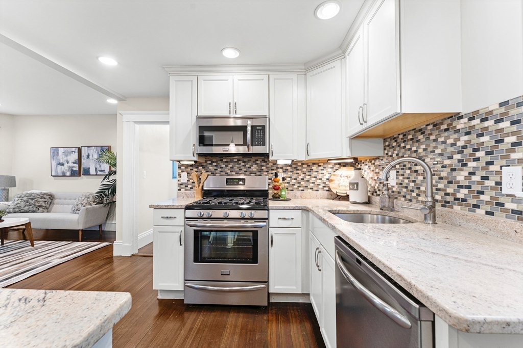 31 Wisconsin Ave, Somerville, Massachusetts, 2 Bedrooms Bedrooms, 4 Rooms Rooms,1 BathroomBathrooms,Residential,For Sale,Wisconsin Ave,73464785