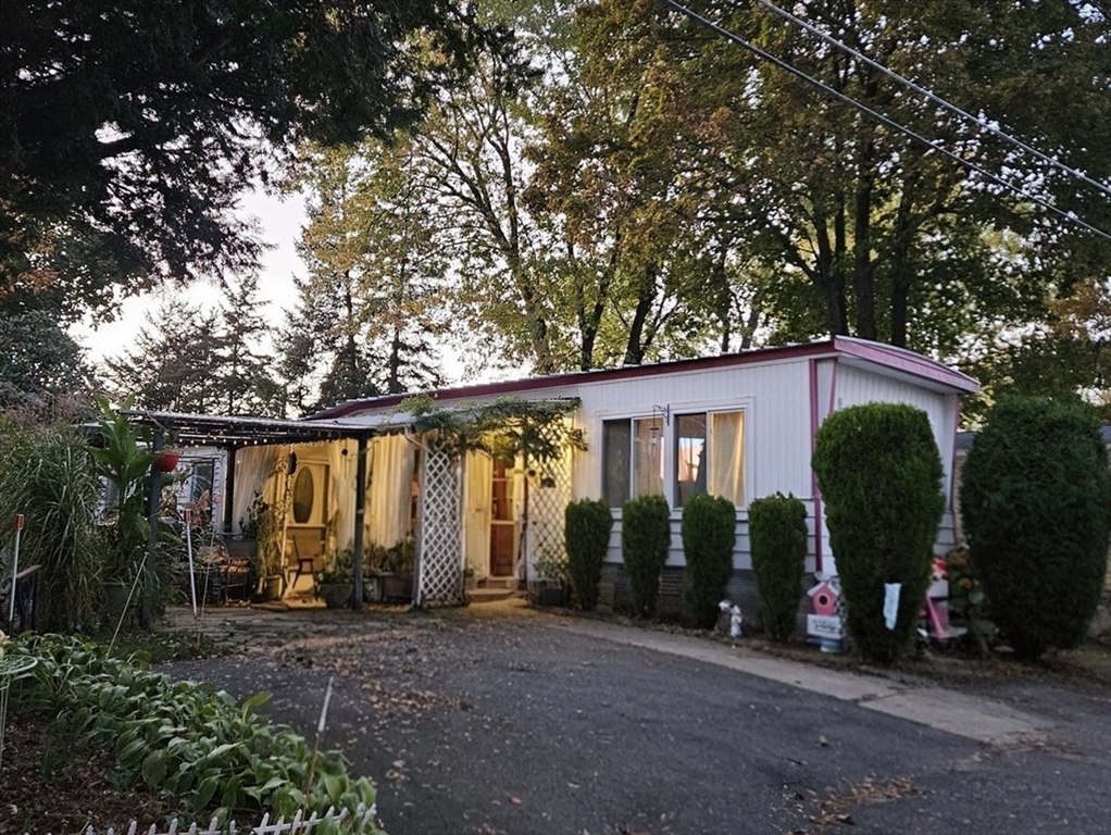 40 Better Way, Springfield, Massachusetts, 2 Bedrooms Bedrooms, 5 Rooms Rooms,1 BathroomBathrooms,Residential,For Sale,Better Way,73464860