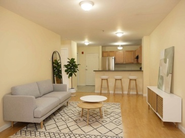 75 Walnut St, Peabody, Massachusetts, 1 Bedroom Bedrooms, 3 Rooms Rooms,1 BathroomBathrooms,Residential Lease,For Rent,Walnut St,73464872