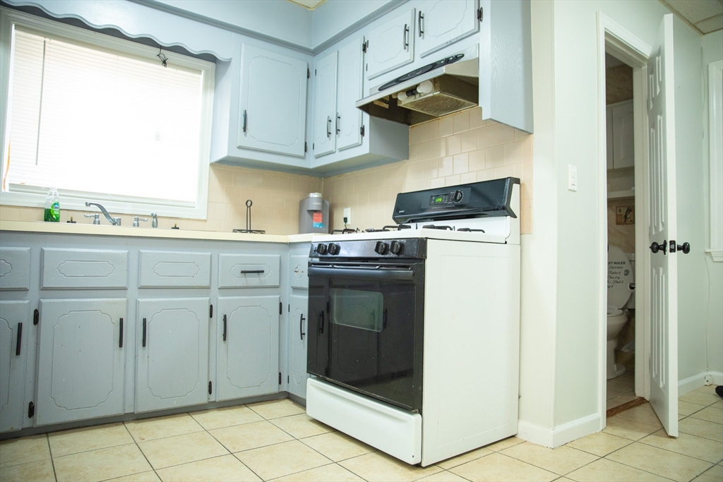 255 Columbia Street, Fall River, Massachusetts, 3 Bedrooms Bedrooms, 5 Rooms Rooms,1 BathroomBathrooms,Residential Lease,For Rent,Columbia Street,73464932