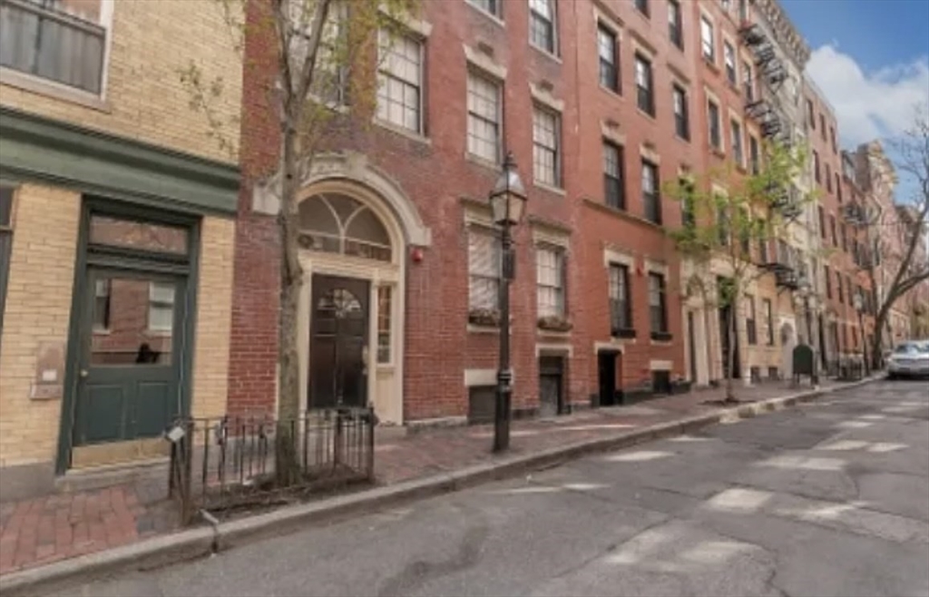 60 Myrtle St, Boston, Massachusetts, 2 Bedrooms Bedrooms, 4 Rooms Rooms,1 BathroomBathrooms,Residential Lease,For Rent,Myrtle St,73464936