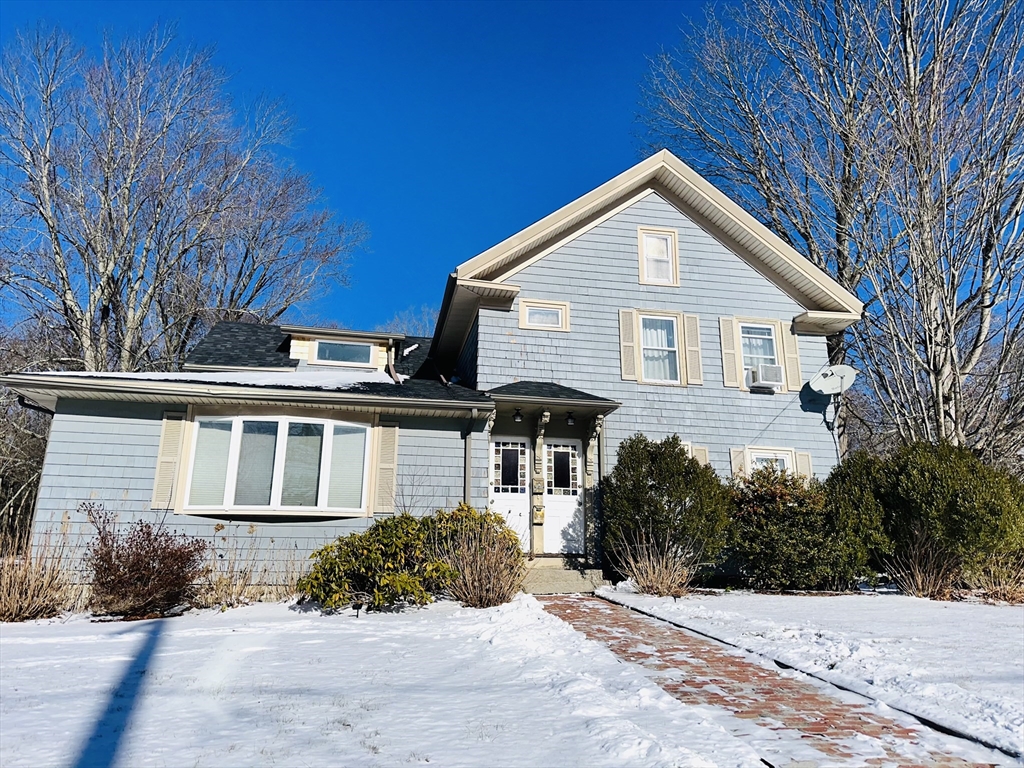 82 E High Street, Avon, Massachusetts, 2 Bedrooms Bedrooms, 5 Rooms Rooms,1 BathroomBathrooms,Residential Lease,For Rent,E High Street,73464951