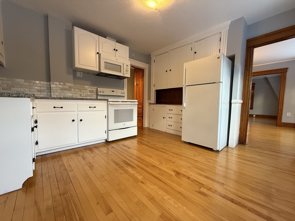 58 Oxford St N, Auburn, Massachusetts, 2 Bedrooms Bedrooms, 6 Rooms Rooms,1 BathroomBathrooms,Residential Lease,For Rent,Oxford St N,73465093