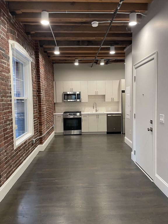 281 Franklin Street, Boston, Massachusetts, 1 Room Rooms,1 BathroomBathrooms,Residential Lease,For Rent,Franklin Street,73465103