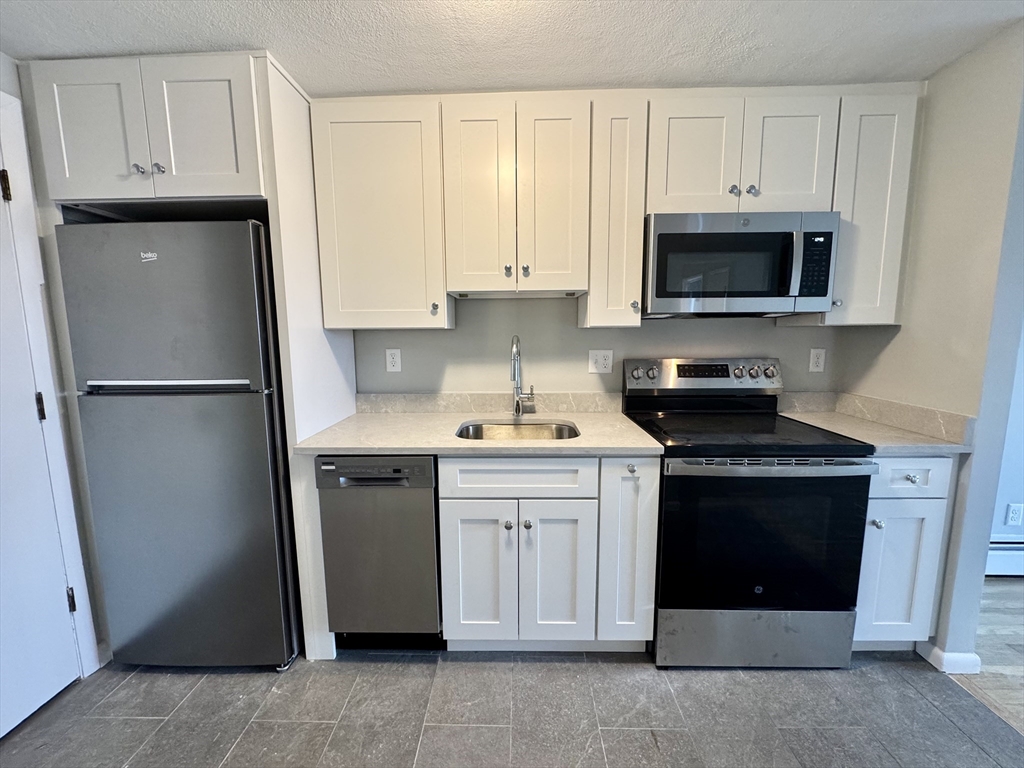 97 Spring Street, Boston, Massachusetts, 2 Bedrooms Bedrooms, 5 Rooms Rooms,1 BathroomBathrooms,Residential Lease,For Rent,Spring Street,73465115