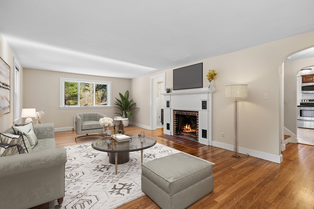 319 Taunton St, Wrentham, Massachusetts, 2 Bedrooms Bedrooms, 5 Rooms Rooms,1.5 BathroomsBathrooms,Residential,For Sale,Taunton St,73465123