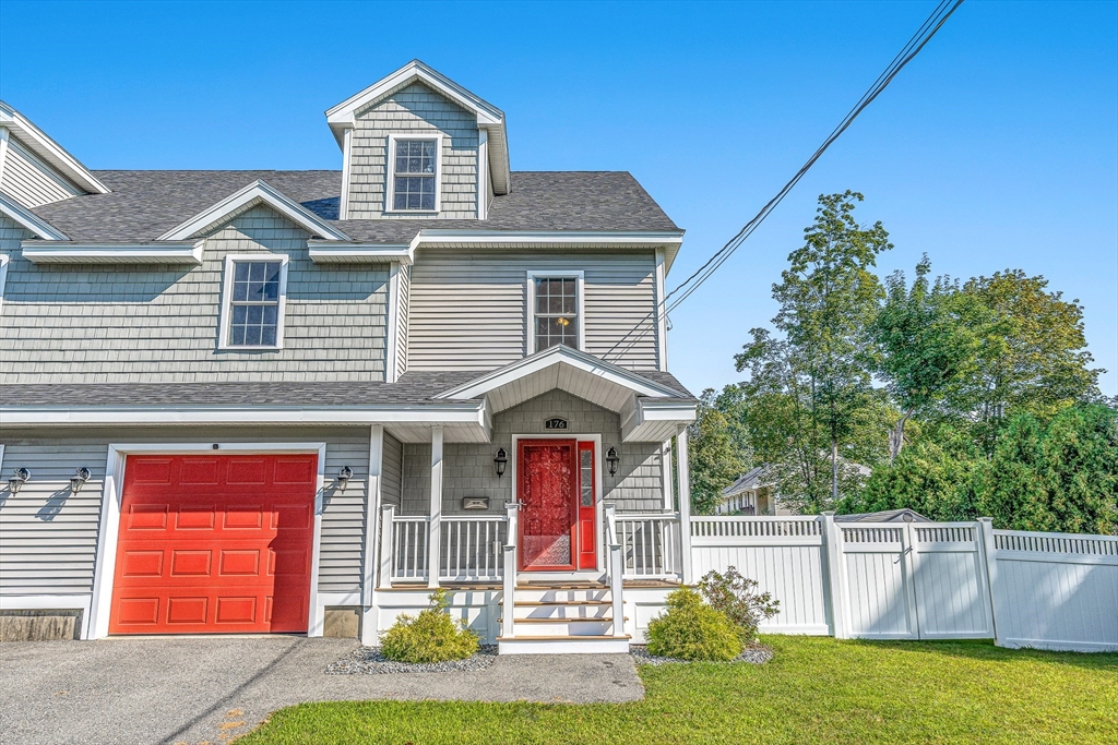 176 Washington St, Reading, Massachusetts, 4 Bedrooms Bedrooms, 8 Rooms Rooms,3.5 BathroomsBathrooms,Residential Lease,For Rent,Washington St,73460657