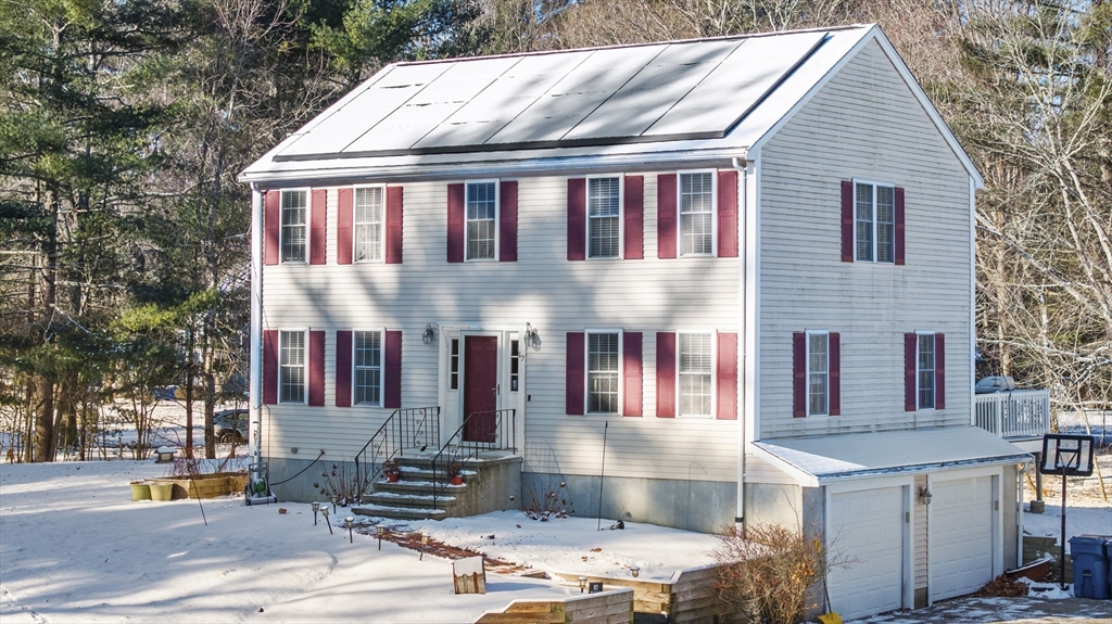 17 Fieldcrest Drive, East Bridgewater, Massachusetts, 3 Bedrooms Bedrooms, 6 Rooms Rooms,2.5 BathroomsBathrooms,Residential,For Sale,Fieldcrest Drive,73464930