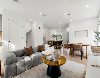 16 Elm Street, Newton, Massachusetts, 2 Bedrooms Bedrooms, 9 Rooms Rooms,2.5 BathroomsBathrooms,Residential,For Sale,Elm Street,73465151