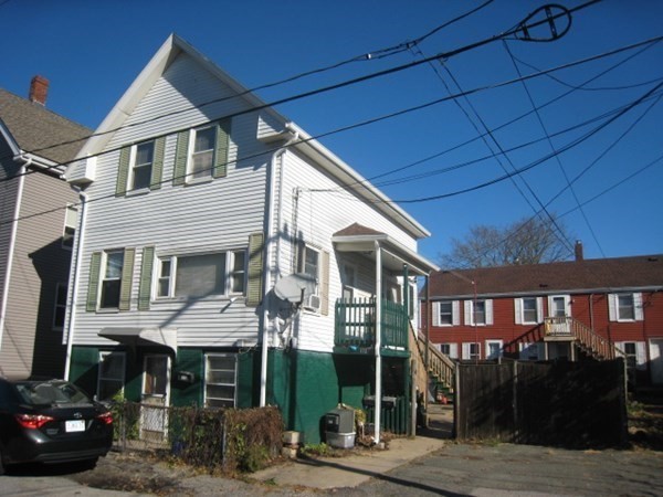 113 Pleasant St, Gloucester, Massachusetts, 1 Bedroom Bedrooms, 3 Rooms Rooms,1 BathroomBathrooms,Residential Lease,For Rent,Pleasant St,73465185