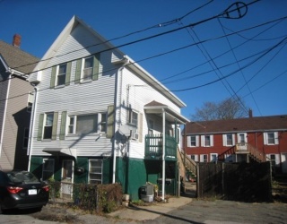 113 Pleasant St, Gloucester, Massachusetts, 1 Bedroom Bedrooms, 3 Rooms Rooms,1 BathroomBathrooms,Residential Lease,For Rent,Pleasant St,73465185