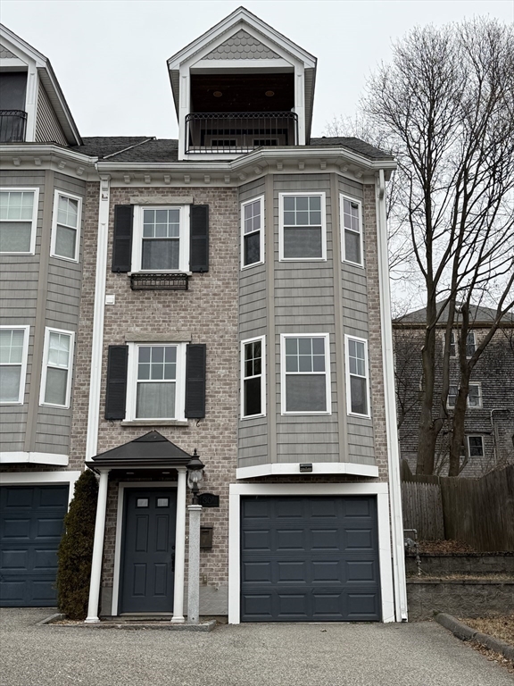 30 Johnson St, Worcester, Massachusetts, 3 Bedrooms Bedrooms, 6 Rooms Rooms,2.5 BathroomsBathrooms,Residential Lease,For Rent,Johnson St,73465212