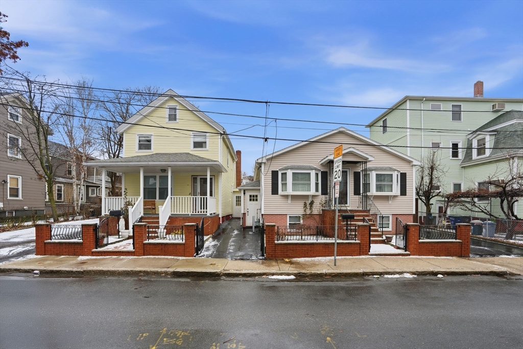 71-73 Oak St, Somerville, Massachusetts, 8 Bedrooms Bedrooms, 16 Rooms Rooms,6 BathroomsBathrooms,Residential Income,For Sale,Oak St,73465238