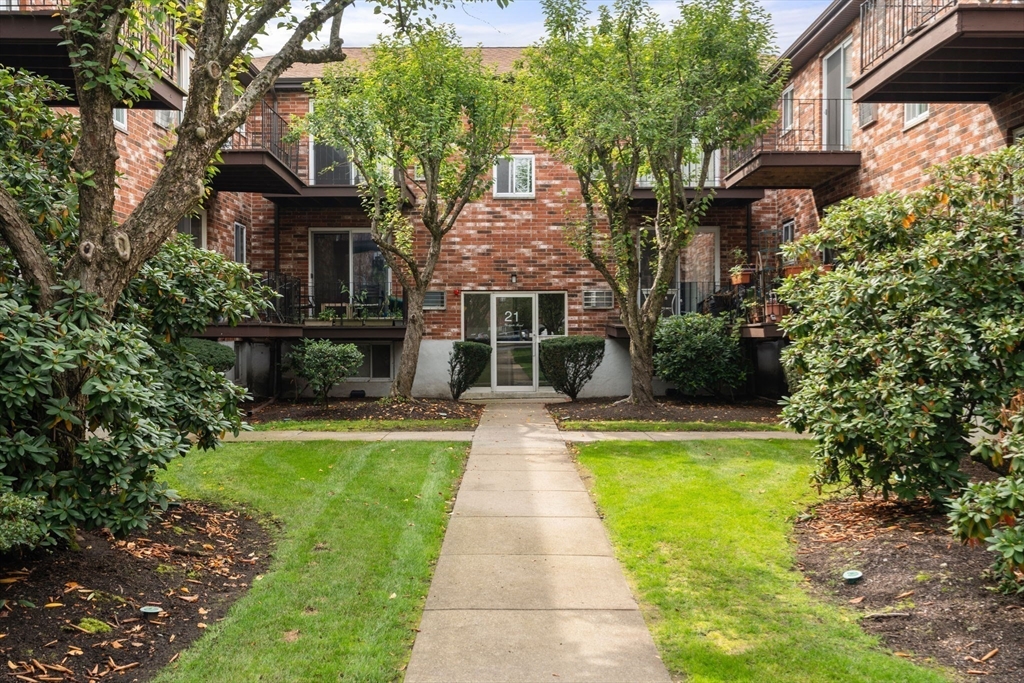 21 Westgate Rd, Boston, Massachusetts, 2 Bedrooms Bedrooms, 4 Rooms Rooms,1 BathroomBathrooms,Residential,For Sale,Westgate Rd,73465214