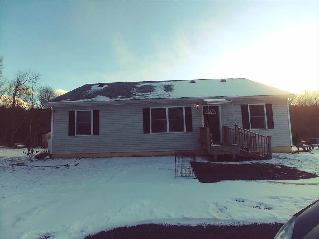 5 Silver St, Wilbraham, Massachusetts, 3 Bedrooms Bedrooms, 6 Rooms Rooms,2 BathroomsBathrooms,Residential,For Sale,Silver St,73465299