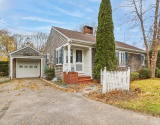 65 Walker St, Falmouth, Massachusetts, 2 Bedrooms Bedrooms, 4 Rooms Rooms,1 BathroomBathrooms,Residential,For Sale,Walker St,73457908