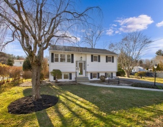 68 Macon Rd, Burlington, Massachusetts, 3 Bedrooms Bedrooms, 7 Rooms Rooms,1.5 BathroomsBathrooms,Residential,For Sale,Macon Rd,73459558