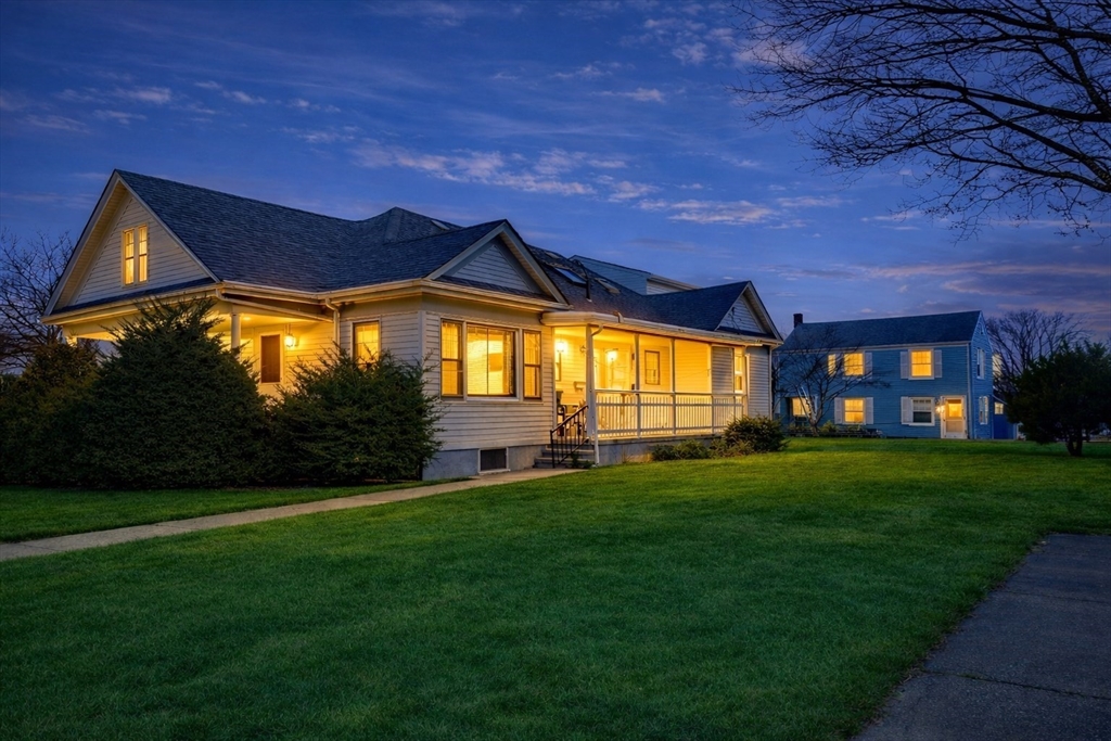 1022 Riverside Ave, Somerset, Massachusetts, 4 Bedrooms Bedrooms, 9 Rooms Rooms,2 BathroomsBathrooms,Residential Income,For Sale,Riverside Ave,73463749