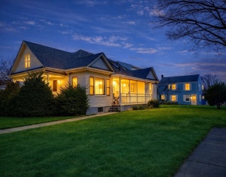 1022 Riverside Ave, Somerset, Massachusetts, 4 Bedrooms Bedrooms, 9 Rooms Rooms,2 BathroomsBathrooms,Residential Income,For Sale,Riverside Ave,73463749