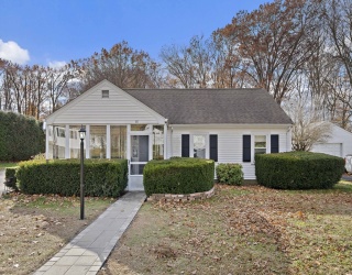 48 Oakdale Road, Canton, Massachusetts, 3 Bedrooms Bedrooms, 5 Rooms Rooms,1 BathroomBathrooms,Residential,For Sale,Oakdale Road,73456056