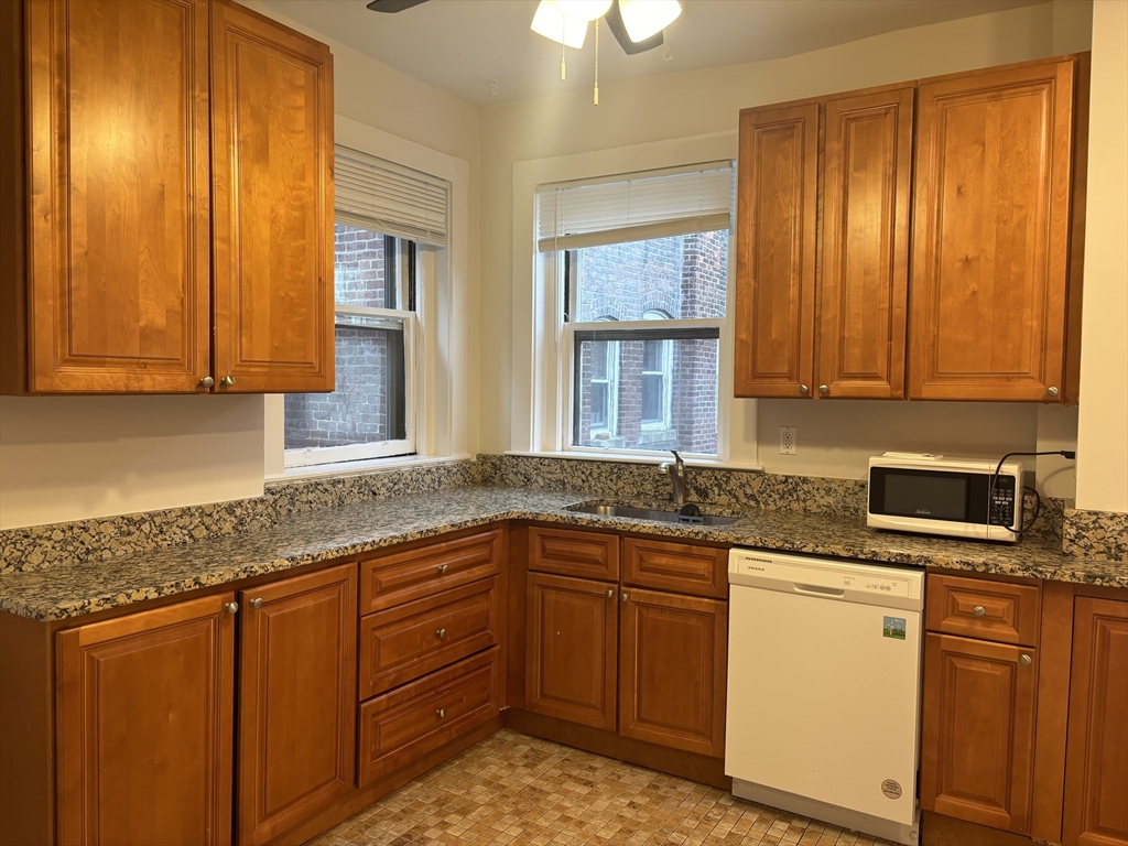 6 Beals Street, Brookline, Massachusetts, 4 Bedrooms Bedrooms, 6 Rooms Rooms,1 BathroomBathrooms,Residential Lease,For Rent,Beals Street,73465319