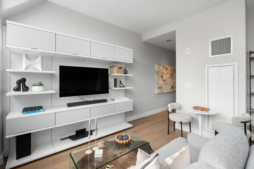 100 Shawmut Ave, Boston, Massachusetts, 1 Bedroom Bedrooms, 2 Rooms Rooms,1 BathroomBathrooms,Residential,For Sale,Shawmut Ave,73465385