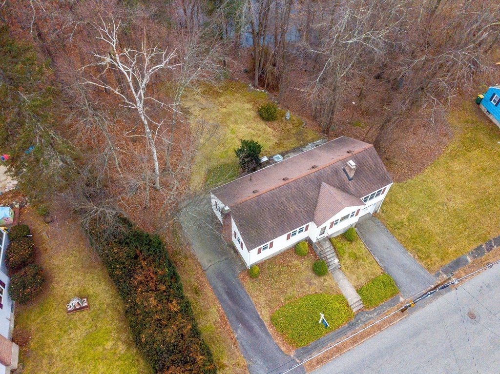 7 Grace Rd, Woburn, Massachusetts, 3 Bedrooms Bedrooms, 6 Rooms Rooms,1 BathroomBathrooms,Residential,For Sale,Grace Rd,73459516