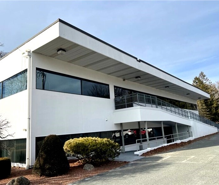 397 E Central St, Franklin, Massachusetts, ,Commercial Lease,For Rent,E Central St,73465506