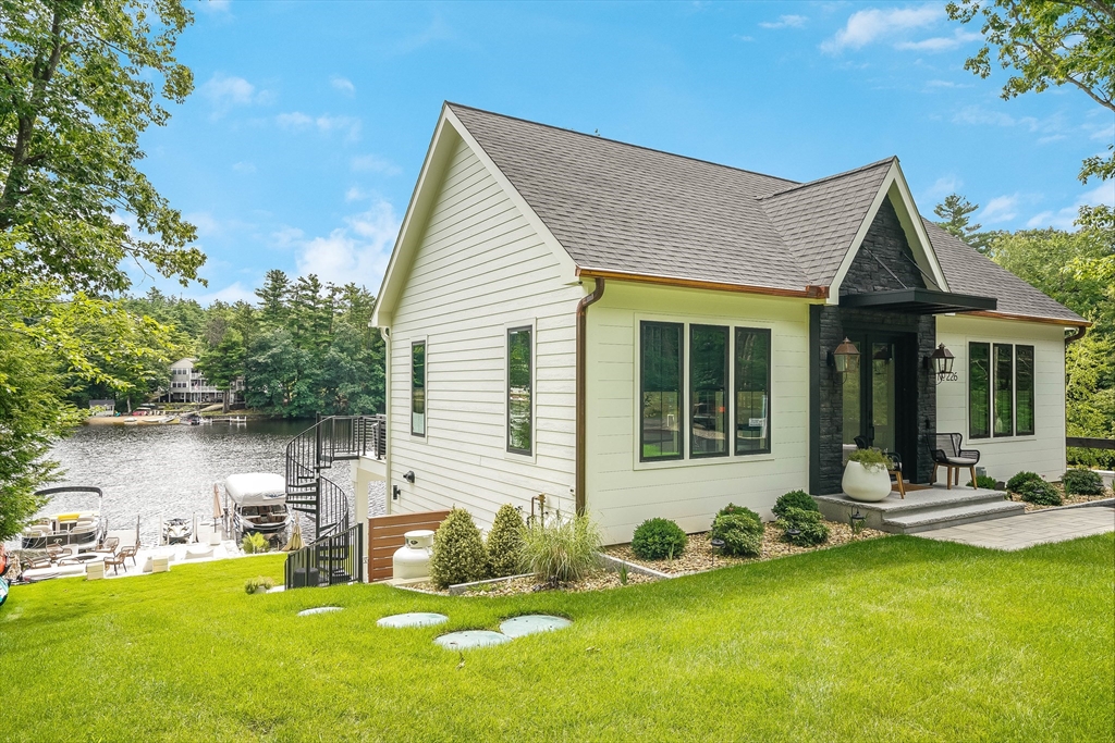 226 Lakeview Drive, Winchendon, Massachusetts, 2 Bedrooms Bedrooms, 5 Rooms Rooms,2.5 BathroomsBathrooms,Residential,For Sale,Lakeview Drive,73465530