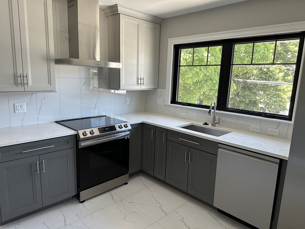 41 Cornell St, Arlington, Massachusetts, 3 Bedrooms Bedrooms, 5 Rooms Rooms,2 BathroomsBathrooms,Residential Lease,For Rent,Cornell St,73465548