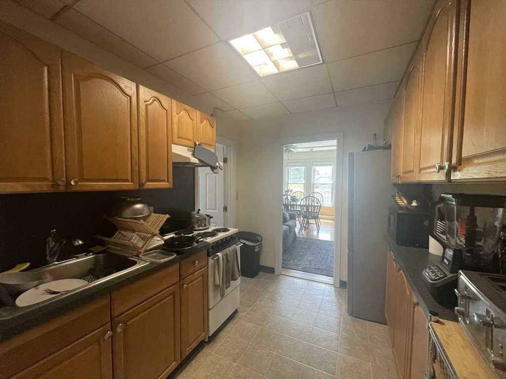 60 Walden St, Cambridge, Massachusetts, 1 Bedroom Bedrooms, 3 Rooms Rooms,1 BathroomBathrooms,Residential Lease,For Rent,Walden St,73465399