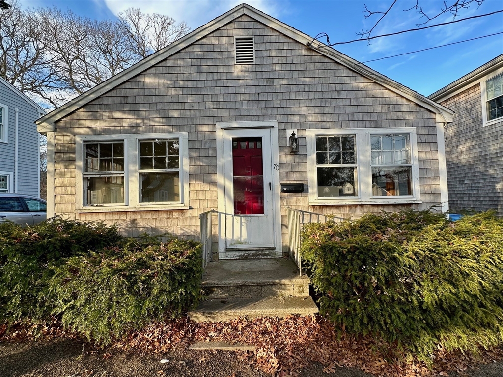70 Cypress Street, Falmouth, Massachusetts, 2 Bedrooms Bedrooms, 4 Rooms Rooms,1 BathroomBathrooms,Residential,For Sale,Cypress Street,73465365