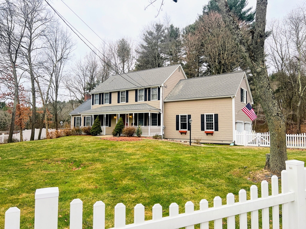 1565 West St, Wrentham, Massachusetts, 4 Bedrooms Bedrooms, 8 Rooms Rooms,2.5 BathroomsBathrooms,Residential,For Sale,West St,73465436