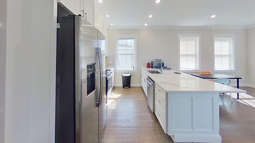 79 Linden St., Boston, Massachusetts, 3 Bedrooms Bedrooms, 5 Rooms Rooms,2 BathroomsBathrooms,Residential Lease,For Rent,Linden St.,73465440