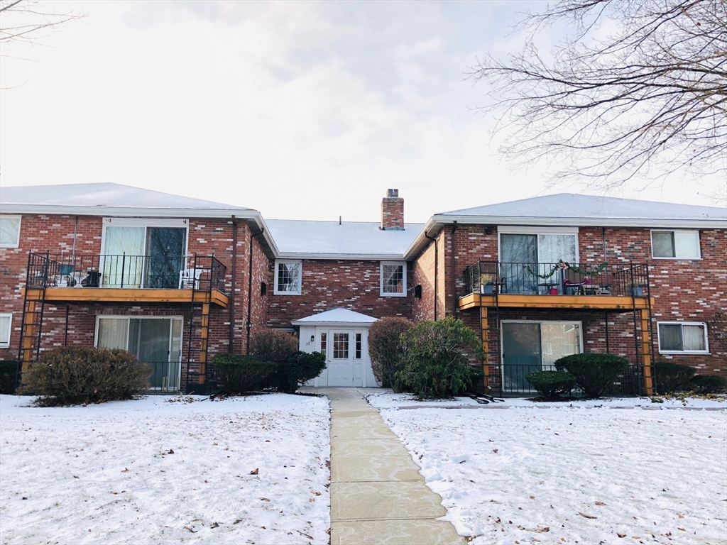 37 Fountain Ln, Weymouth, Massachusetts, 2 Bedrooms Bedrooms, 5 Rooms Rooms,1 BathroomBathrooms,Residential,For Sale,Fountain Ln,73465442