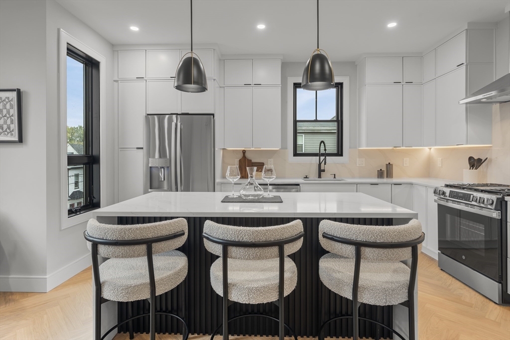 106 Moore St, Boston, Massachusetts, 2 Bedrooms Bedrooms, 5 Rooms Rooms,2 BathroomsBathrooms,Residential Lease,For Rent,Moore St,73465447