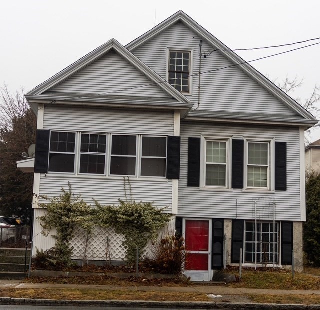 759 Belleville Ave, New Bedford, Massachusetts, 3 Bedrooms Bedrooms, 6 Rooms Rooms,1 BathroomBathrooms,Residential,For Sale,Belleville Ave,73465452