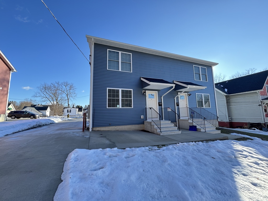 2 1/2 Vernon St, Holyoke, Massachusetts, 3 Bedrooms Bedrooms, 3 Rooms Rooms,1 BathroomBathrooms,Residential Lease,For Rent,Vernon St,73465461