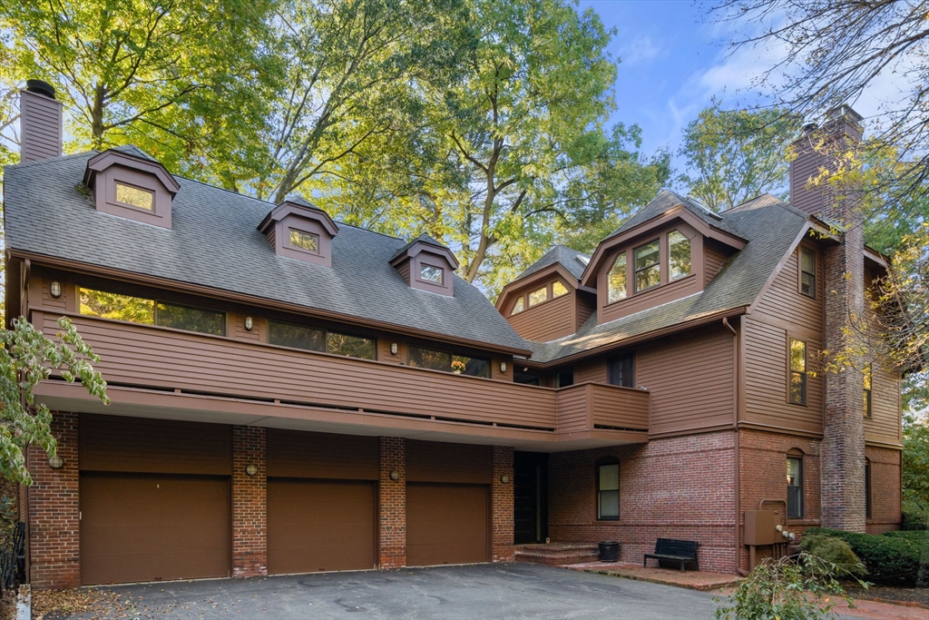 241 Perkins Street, Boston, Massachusetts, 3 Bedrooms Bedrooms, 9 Rooms Rooms,3.5 BathroomsBathrooms,Residential,For Sale,Perkins Street,73465463