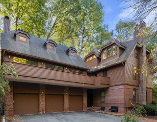 241 Perkins Street, Boston, Massachusetts, 3 Bedrooms Bedrooms, 9 Rooms Rooms,3.5 BathroomsBathrooms,Residential,For Sale,Perkins Street,73465463