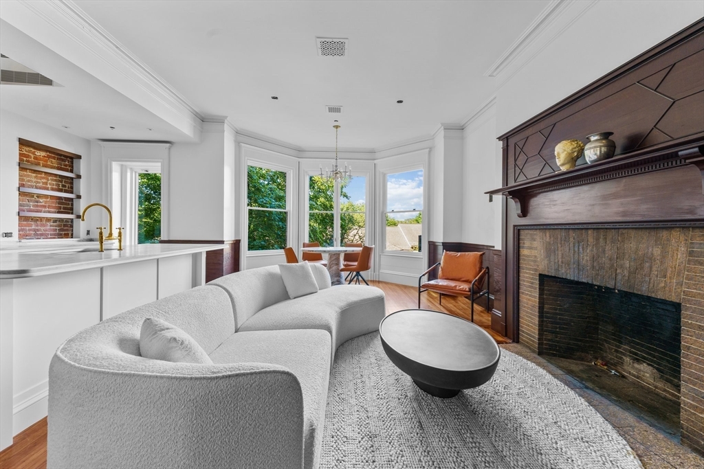 320 Tappan, Brookline, Massachusetts, 2 Bedrooms Bedrooms, 3 Rooms Rooms,1 BathroomBathrooms,Residential Lease,For Rent,Tappan,73465469