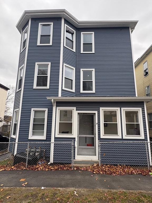 7 Lund St, Worcester, Massachusetts, 9 Bedrooms Bedrooms, 15 Rooms Rooms,3 BathroomsBathrooms,Residential Income,For Sale,Lund St,73465644