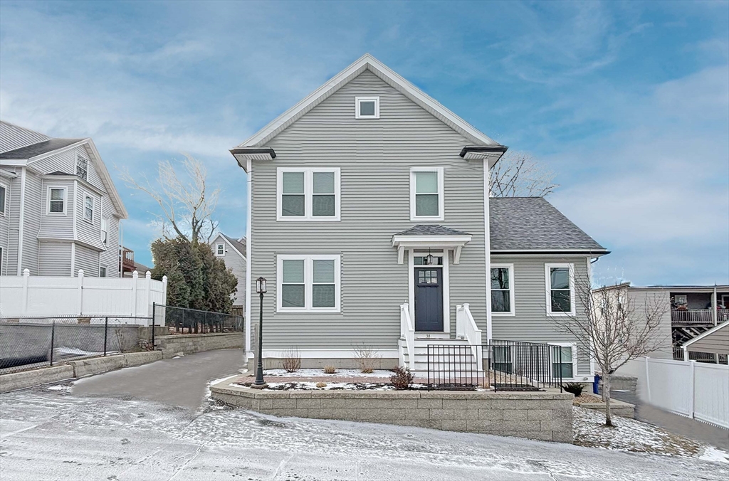 31 Crest Ave, Revere, Massachusetts, 3 Bedrooms Bedrooms, 8 Rooms Rooms,2.5 BathroomsBathrooms,Residential Lease,For Rent,Crest Ave,73465710