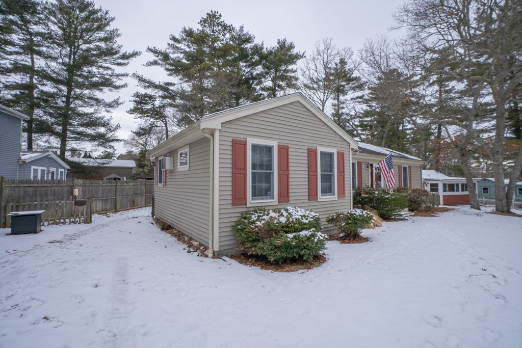 10 Pine Lake Drive, Wareham, Massachusetts, 3 Bedrooms Bedrooms, 6 Rooms Rooms,2 BathroomsBathrooms,Residential,For Sale,Pine Lake Drive,73465711