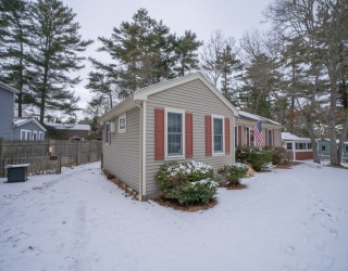 10 Pine Lake Drive, Wareham, Massachusetts, 3 Bedrooms Bedrooms, 6 Rooms Rooms,2 BathroomsBathrooms,Residential,For Sale,Pine Lake Drive,73465711
