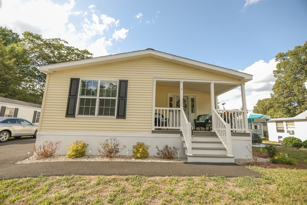 3 B Street, Merrimac, Massachusetts, 3 Bedrooms Bedrooms, 7 Rooms Rooms,2 BathroomsBathrooms,Residential,For Sale,B Street,73465716