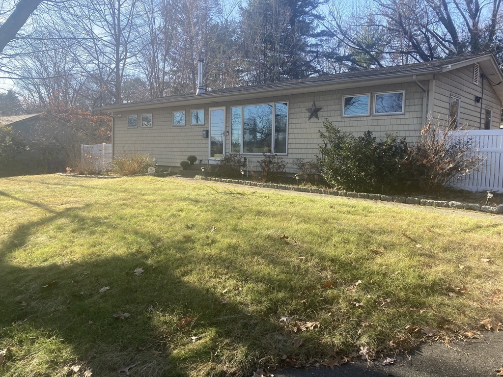 552 Dwight Rd, Springfield, Massachusetts, 3 Bedrooms Bedrooms, 7 Rooms Rooms,1 BathroomBathrooms,Residential,For Sale,Dwight Rd,73465563