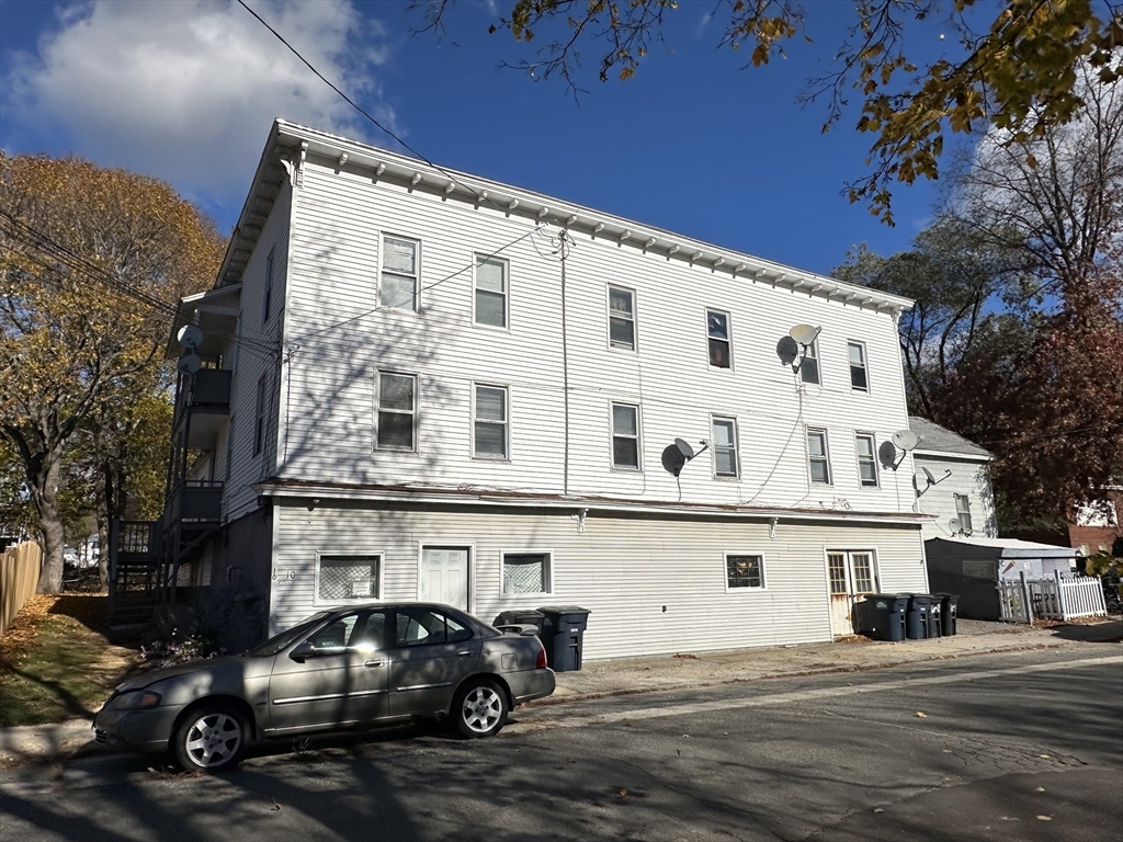 6-10 Walcott St, Southbridge, Massachusetts, 13 Bedrooms Bedrooms, 24 Rooms Rooms,5 BathroomsBathrooms,Residential Income,For Sale,Walcott St,73452471