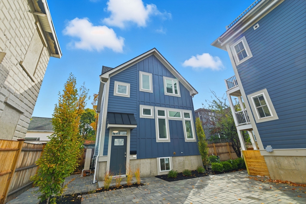 34 Hinckley St, Somerville, Massachusetts, 2 Bedrooms Bedrooms, 5 Rooms Rooms,2.5 BathroomsBathrooms,Residential,For Sale,Hinckley St,73465576